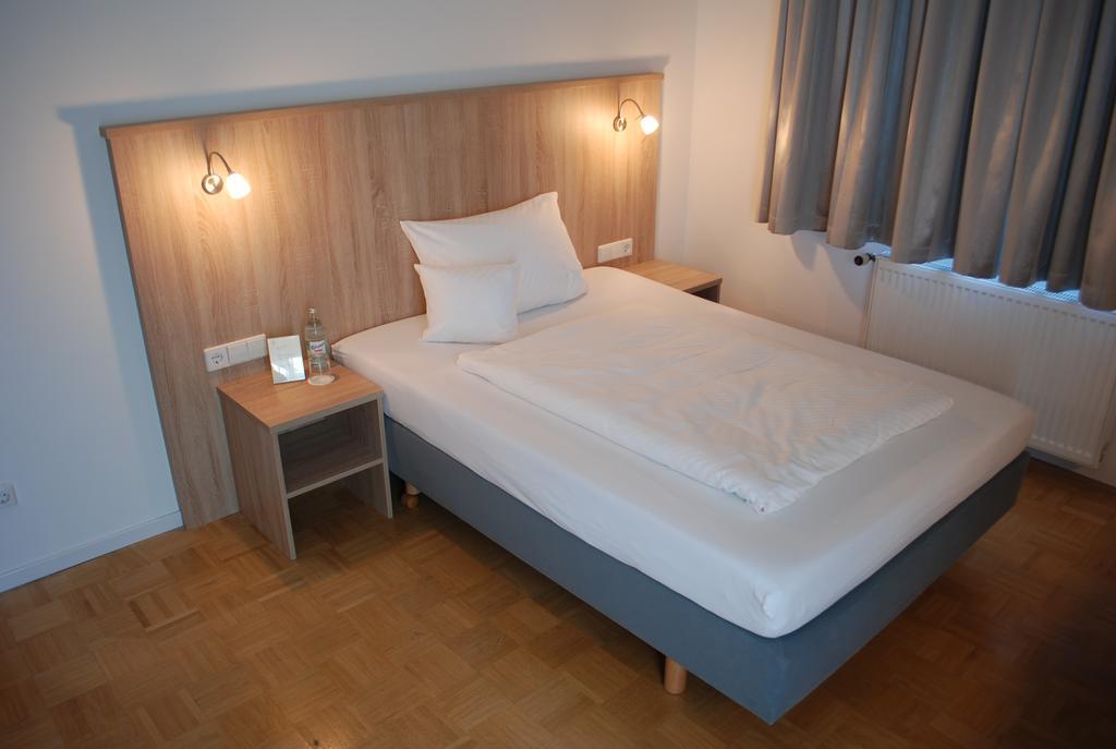 Hotel Baeren Gaertringen Ngoại thất bức ảnh
